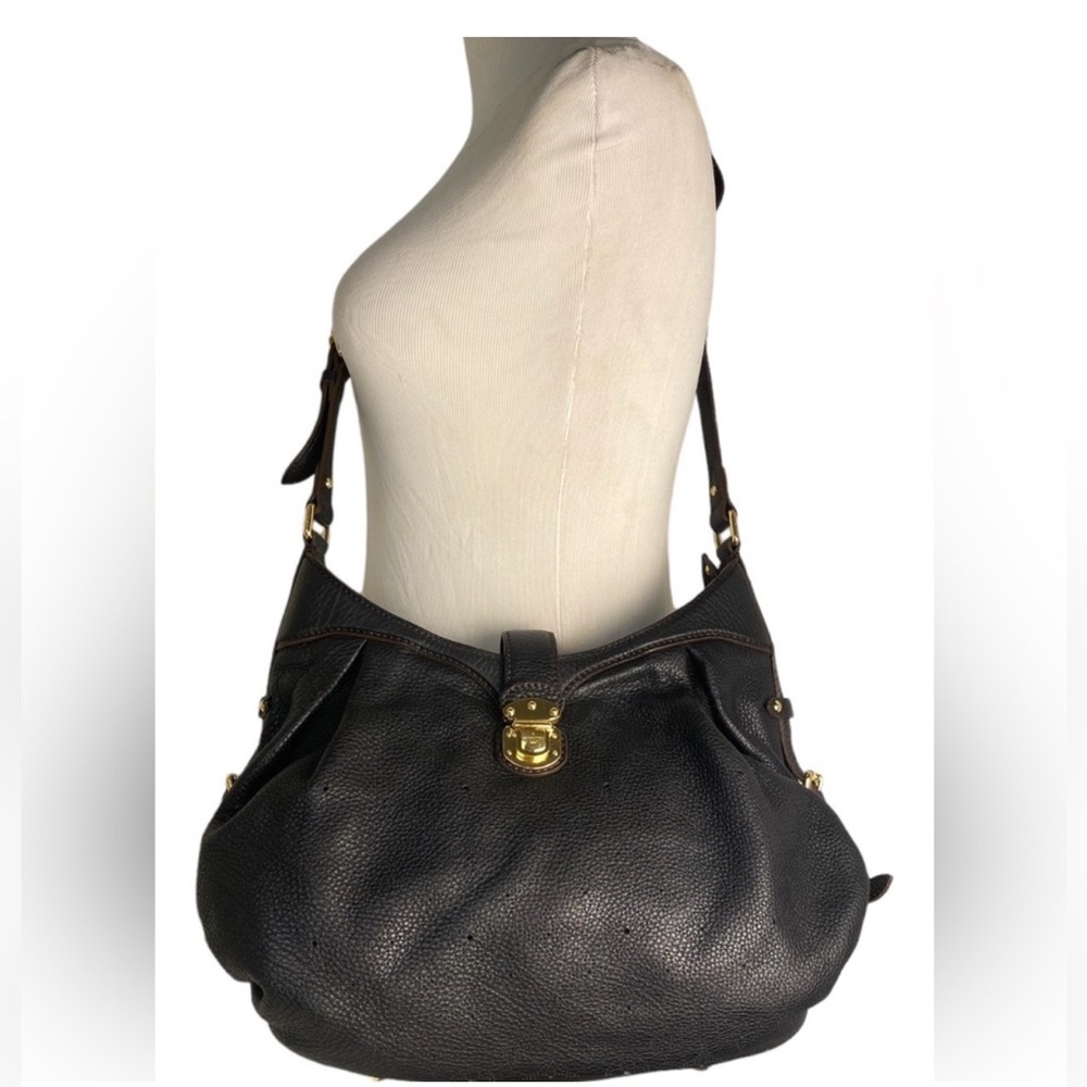 FLASH SALE🔥🔥LOWEST PRICE🔥NO OFFERS🔥LOUIS VUITTON MAHINA CROSSBODY W/COA💗💗💗💗 - Picture 4 of 12